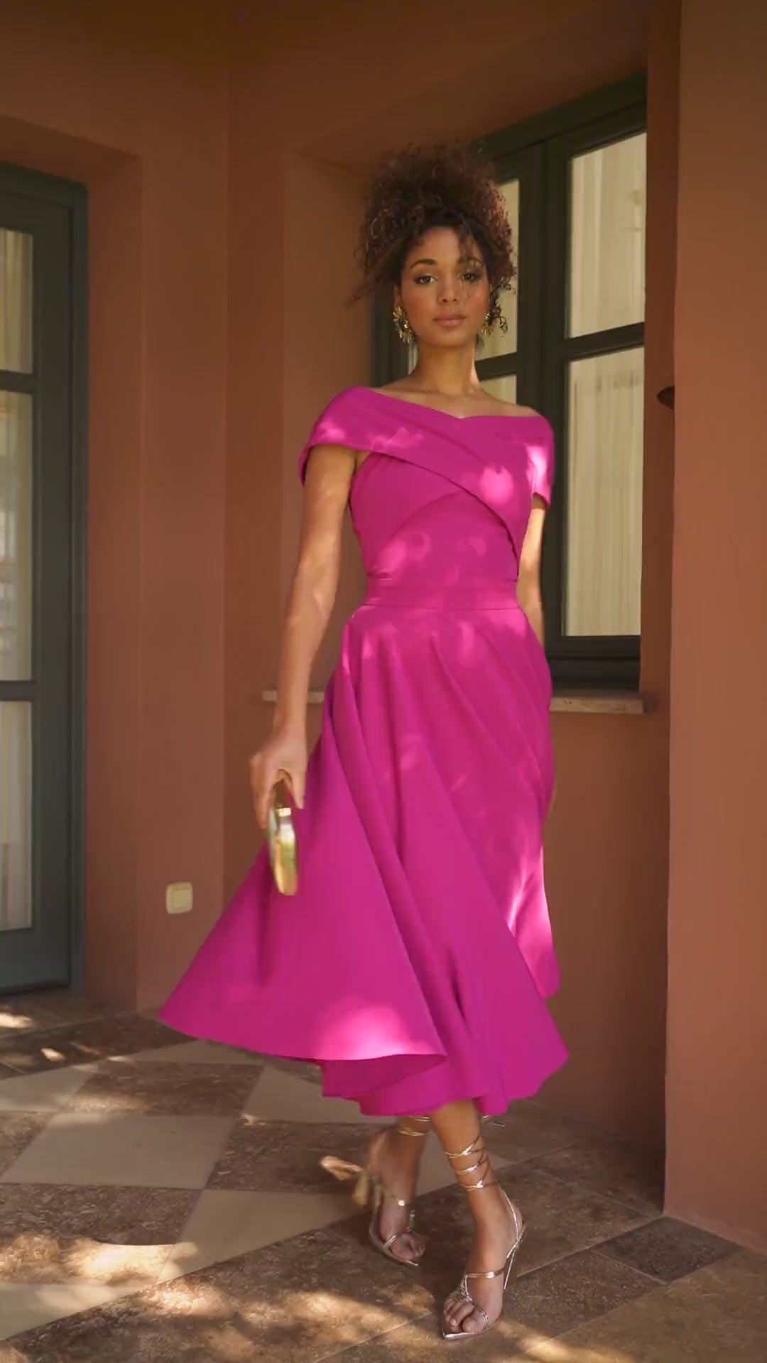 Vestido Invitada Fiesta Midi Musca Magenta Vuelo Hombros Descubiertos 