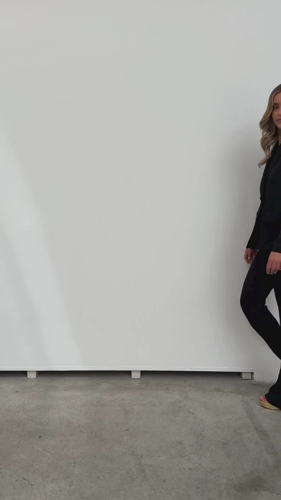 Miphai_Pantalón_Flare_Chelsea_Negro_Invitada