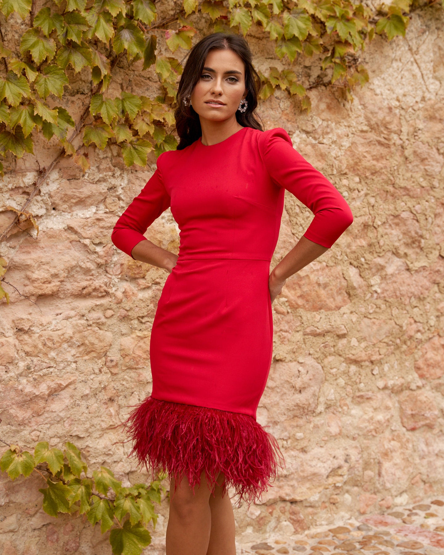 Media Pierna Vestido Rojo Con Mangas Vestido Claudine · MIPHAI