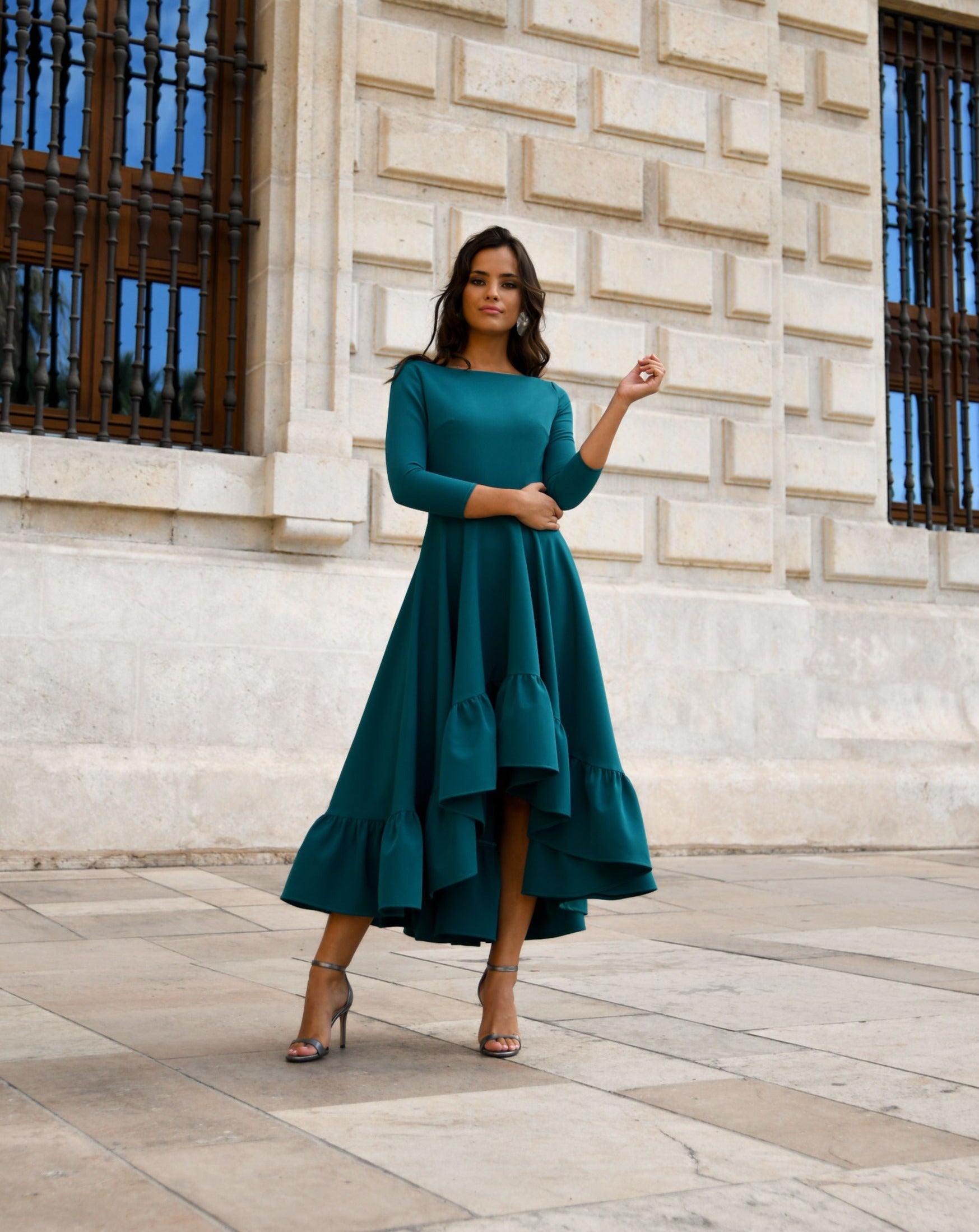Vestido Vigo Turquesa Largo Volante Bajo Espalda Abierto Invitada Evento Miphai Frente